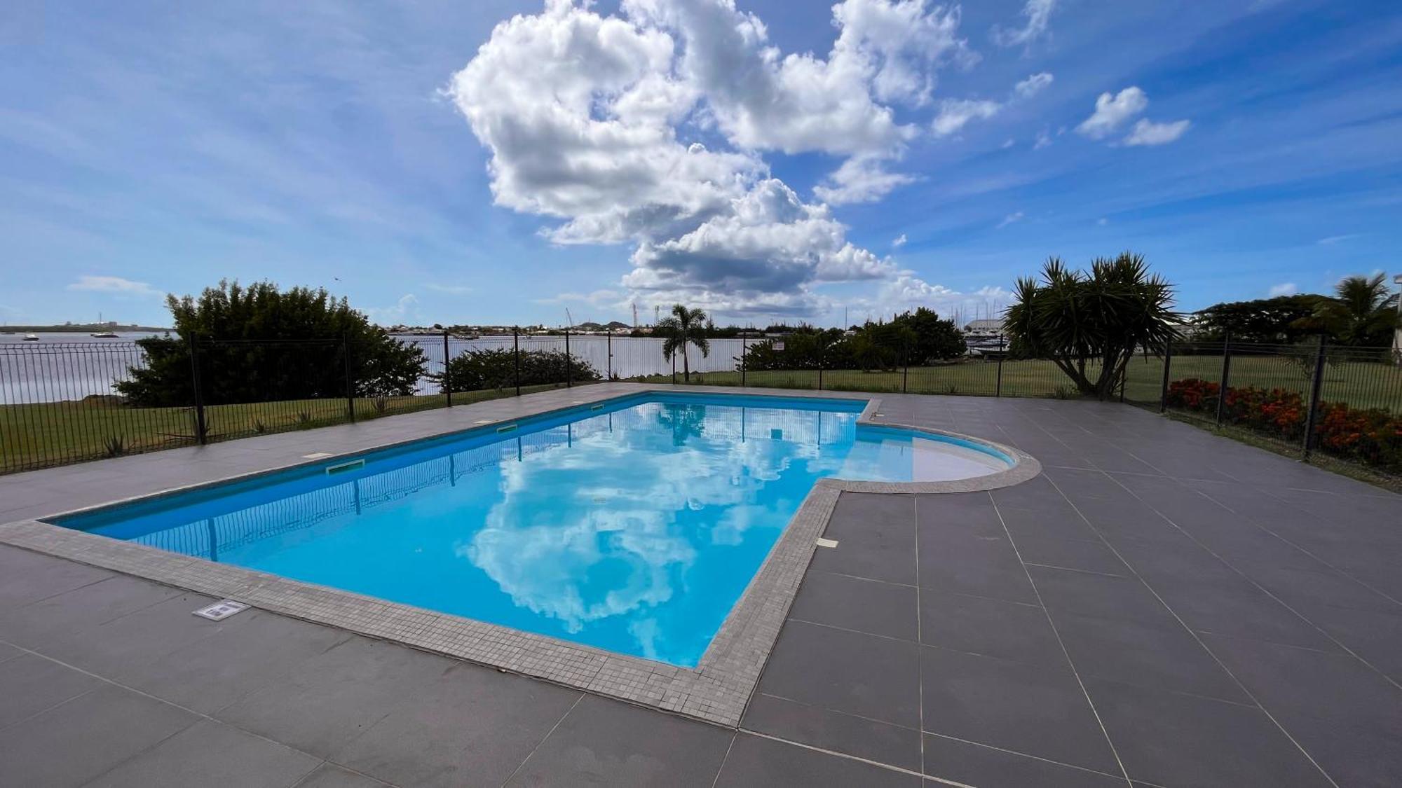 Le Sea-Breeze - Beau Studio Piscine Vue Lagon Marigot  Exterior foto